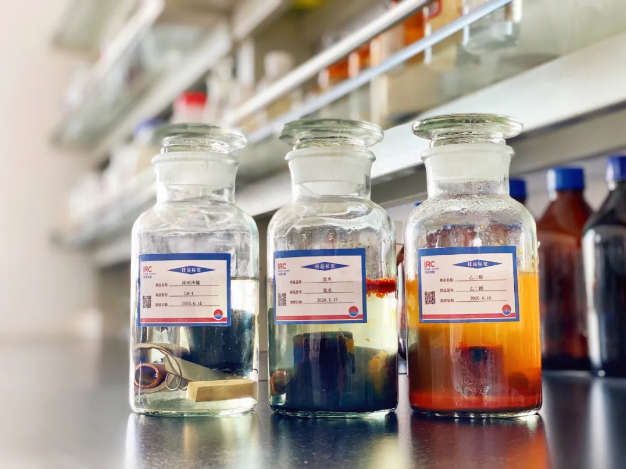 左一：冰河冷媒-4、左二：25%濃度鹽水、左三：30%濃度鹽水